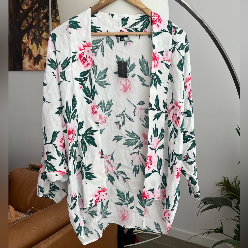 NWT RW&Co White Floral Kimono
